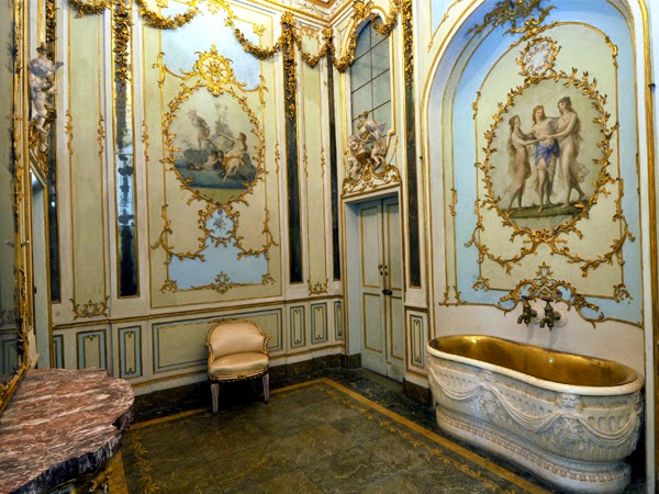 Sala da bagno situata nella Reggia di Caserta